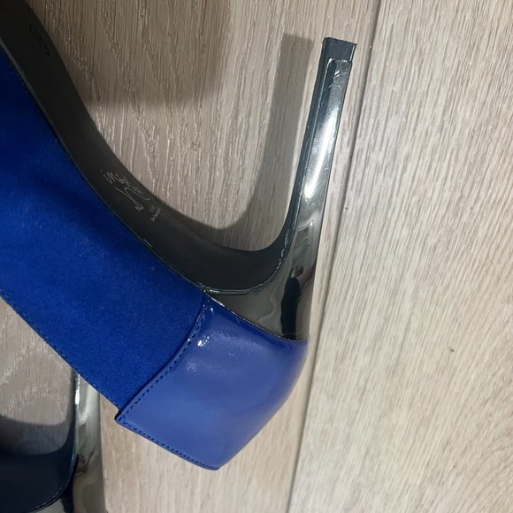 Limited Edition leather cobalt blue pumps with gunmetal heels - Picture 5 of 9